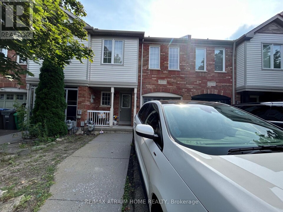 3077 Hawktail Crescent in Mississauga, ON - Building Photo