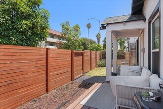 4616 Rosewood Ave in Los Angeles, CA - Building Photo - Building Photo