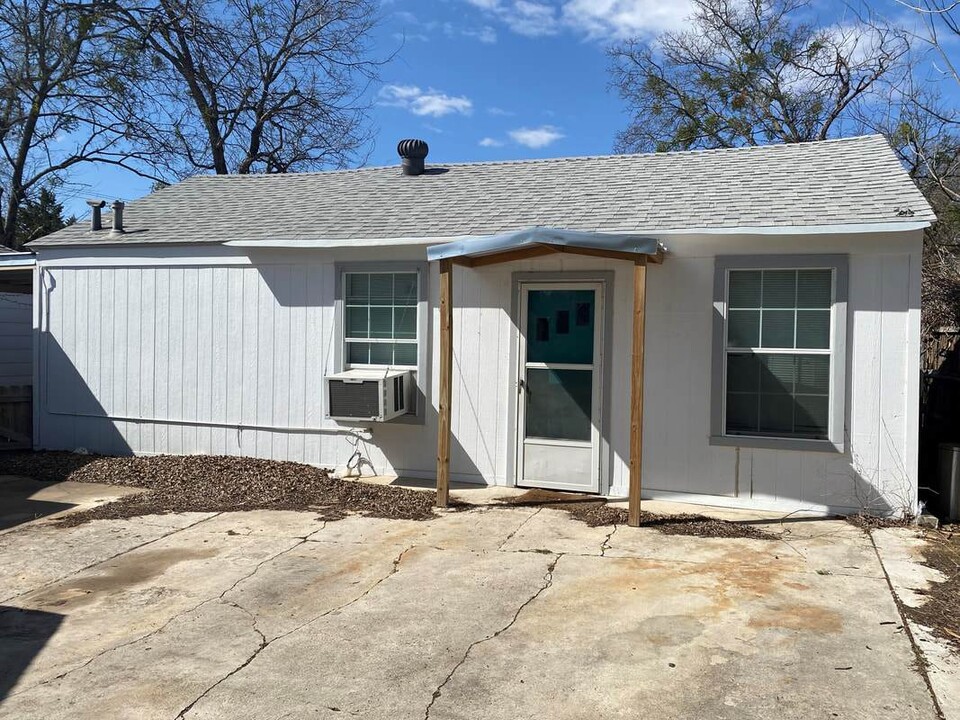 378 S Baxter Ave in Stephenville, TX - Building Photo