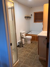 2101 Scott Rd in Cheshire, CT - Foto de edificio - Building Photo