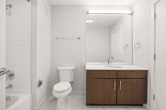 200 S Halsted St in Chicago, IL - Building Photo - Building Photo