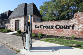 LaCroix Court Apartments in Rochester, NY - Building Photo - Building Photo