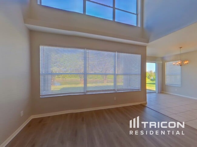 6720 Guilford Crest Dr in Apollo Beach, FL - Building Photo - Building Photo