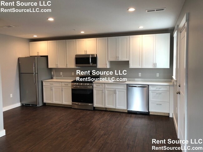 39 Gilman St, Unit 1 in Somerville, MA - Foto de edificio - Building Photo