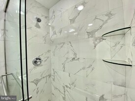 37 N 3rd St in Philadelphia, PA - Building Photo