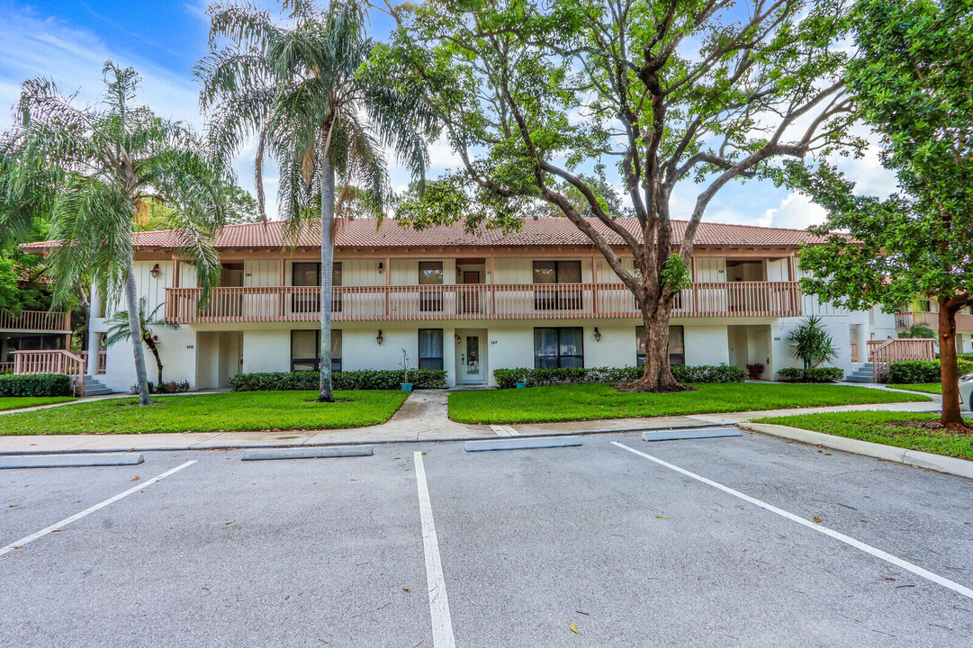 133 Brackenwood Rd in Palm Beach Gardens, FL - Building Photo