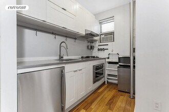 323 E 89th St in New York, NY - Building Photo - Building Photo