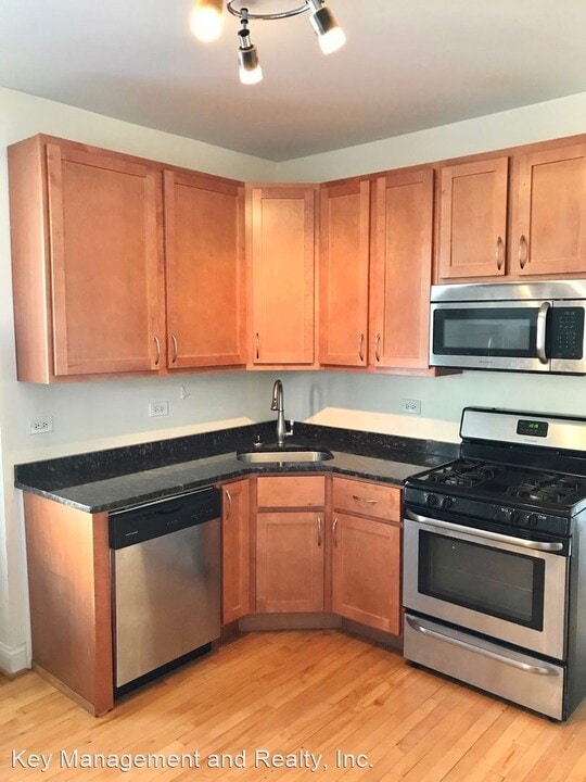 2116 N Oakley Ave in Chicago, IL - Building Photo