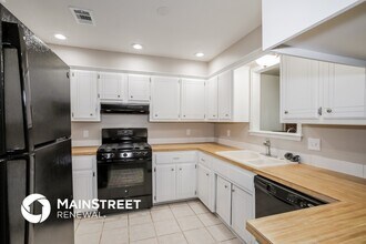 3104 St John Ave in Moore, OK - Foto de edificio - Building Photo