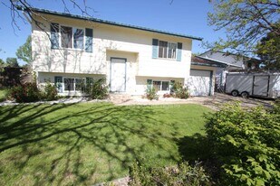 1875 S Ivory Ct in Aurora, CO - Building Photo