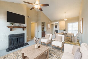 Summer Bend in Irving, TX - Building Photo