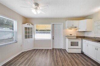 624 Douglas Ave in Dunedin, FL - Building Photo - Building Photo