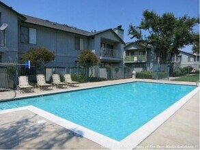 Park Place Apartments in Manteca, CA - Building Photo - Building Photo