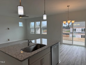 350 Tormore Dr in Sanford, NC - Building Photo - Building Photo