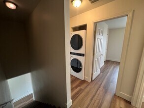 1254 N E 2 1/2 St in Meridian, ID - Building Photo - Building Photo