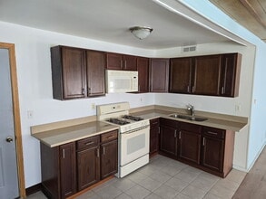 15306 Gougar Rd, Unit Studio plus Garage in Lockport, IL - Building Photo - Building Photo