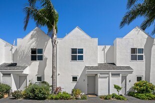 28711 CA-1 in Malibu, CA - Building Photo