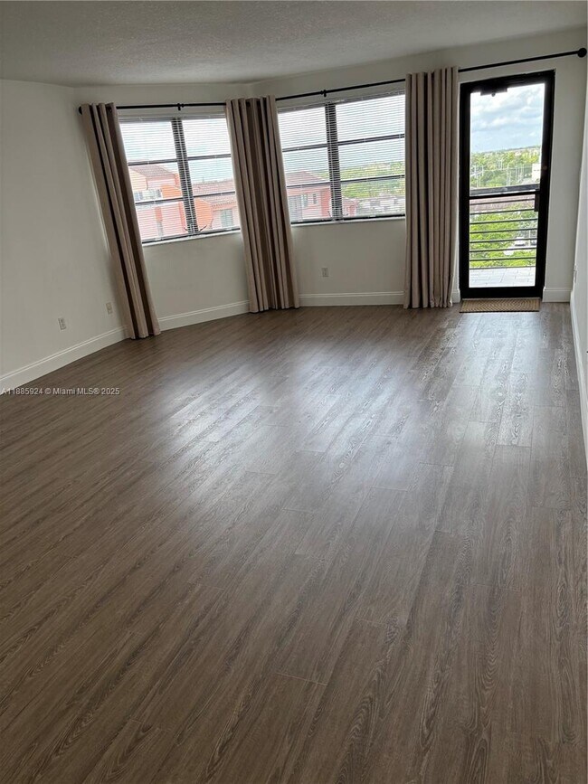 20840 San Simeon Way in North Miami Beach, FL - Building Photo - Building Photo