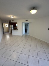 8363 Lake Dr in Doral, FL - Building Photo - Building Photo