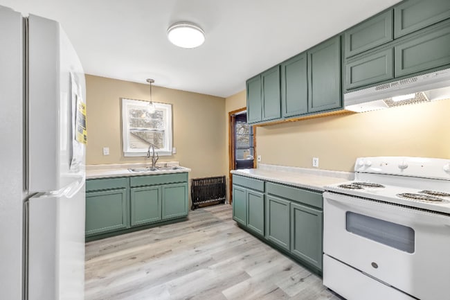 property at 105 N Metonga Ave