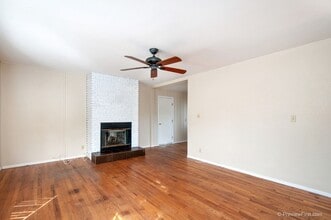 610 Monterey Dr in Oceanside, CA - Foto de edificio - Building Photo