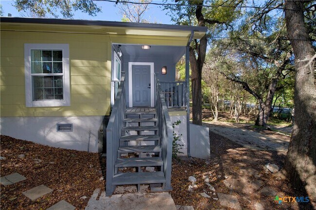 835 Old Ranch Rd 12 in San Marcos, TX - Foto de edificio - Building Photo