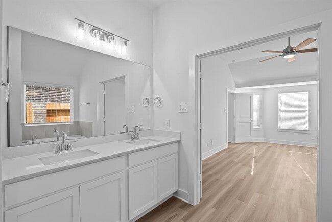 property at 562 Bluebell Maiden Ct