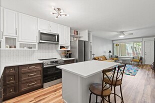 210 Pelham Rd in Fort Walton Beach, FL - Building Photo