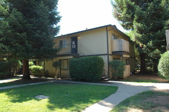 Woodside Terrace in Chico, CA - Building Photo - Building Photo