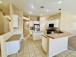 6505 W Knoll Pines Way in Tucson, AZ - Building Photo - Building Photo