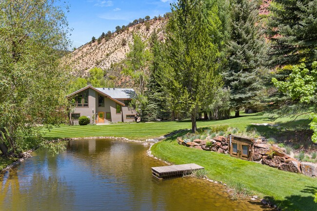 property at 2755 Lower River Rd