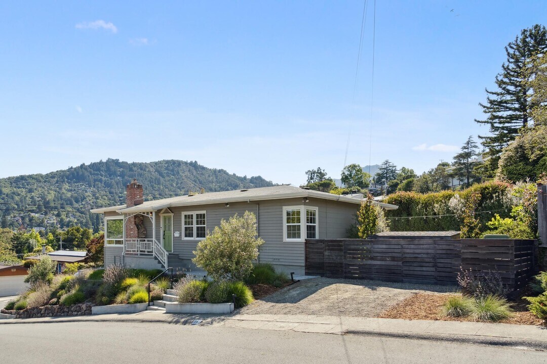 14 Ash Ave in Corte Madera, CA - Building Photo