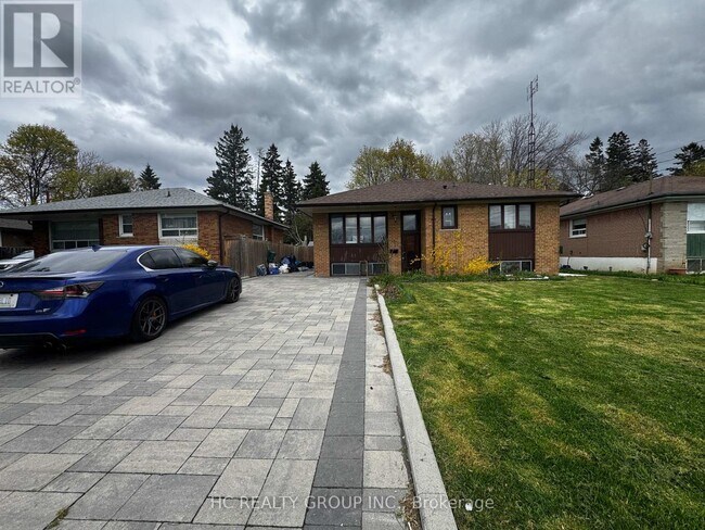 83 Sussex Ave in Richmond Hill, ON - Building Photo - Building Photo