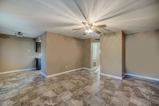 3301 W Loma Ln in Phoenix, AZ - Building Photo - Building Photo