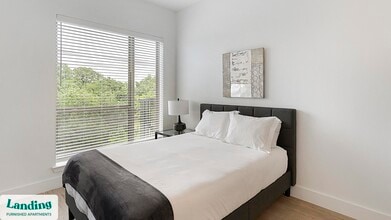 650 E Sycamore St, Unit 3315 in Denton, TX - Foto de edificio - Building Photo