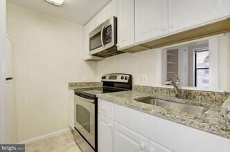 1124 25th St NW, Unit 202 in Washington, DC - Foto de edificio - Building Photo