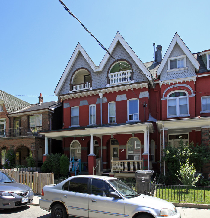 21 Oxford St in Toronto, ON - Building Photo