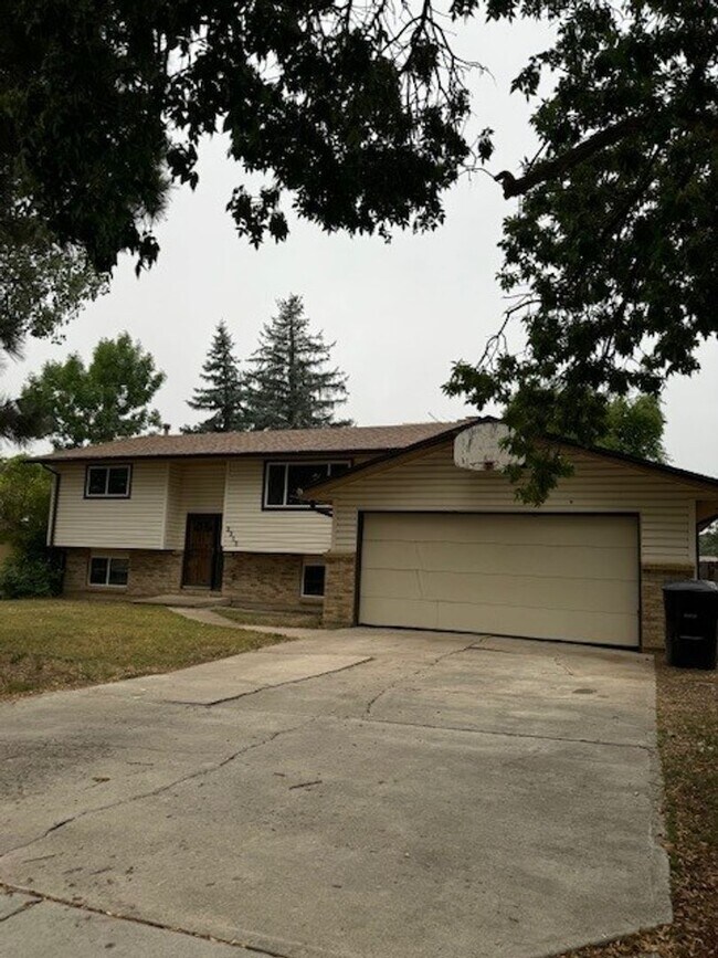 property at 2213 Collyer St