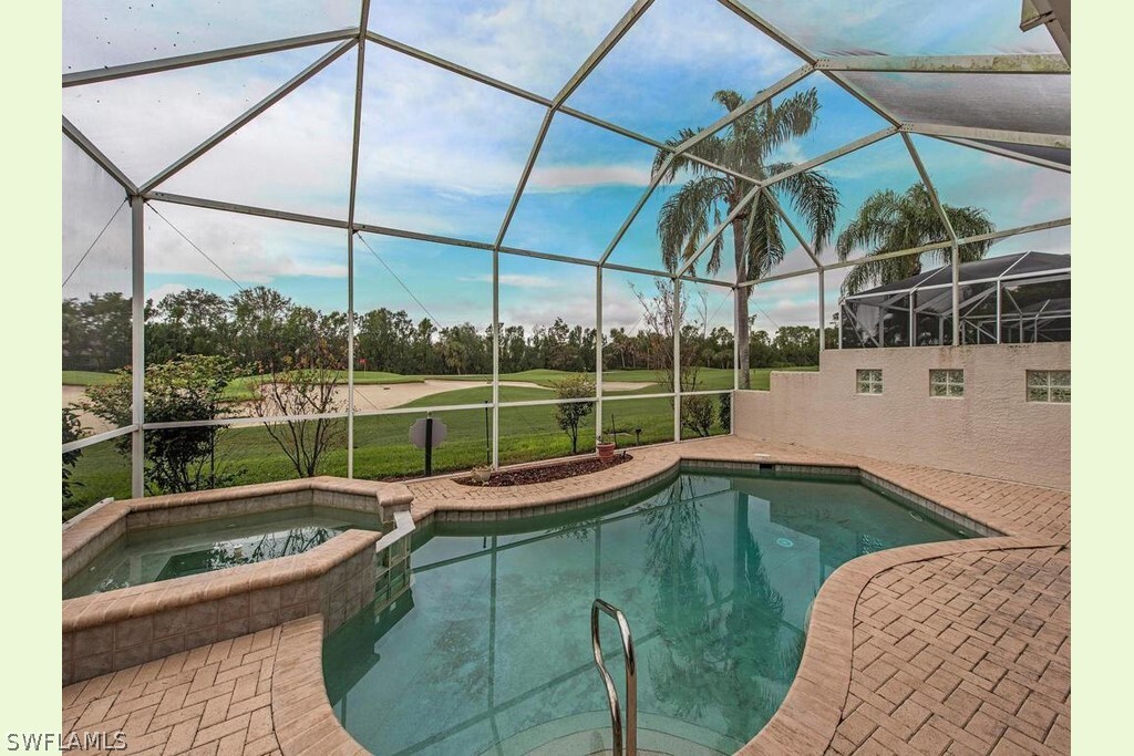 5755 Persimmon Way in Naples, FL - Foto de edificio