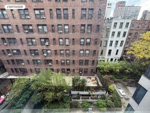 462 W 58th St in New York, NY - Building Photo - Building Photo