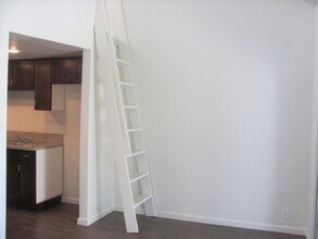 1033 Southwood Dr in San Luis Obispo, CA - Building Photo - Building Photo