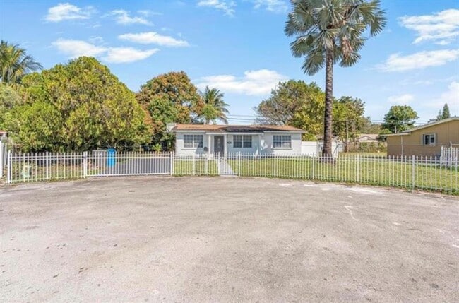 3907 SW 59th Ave