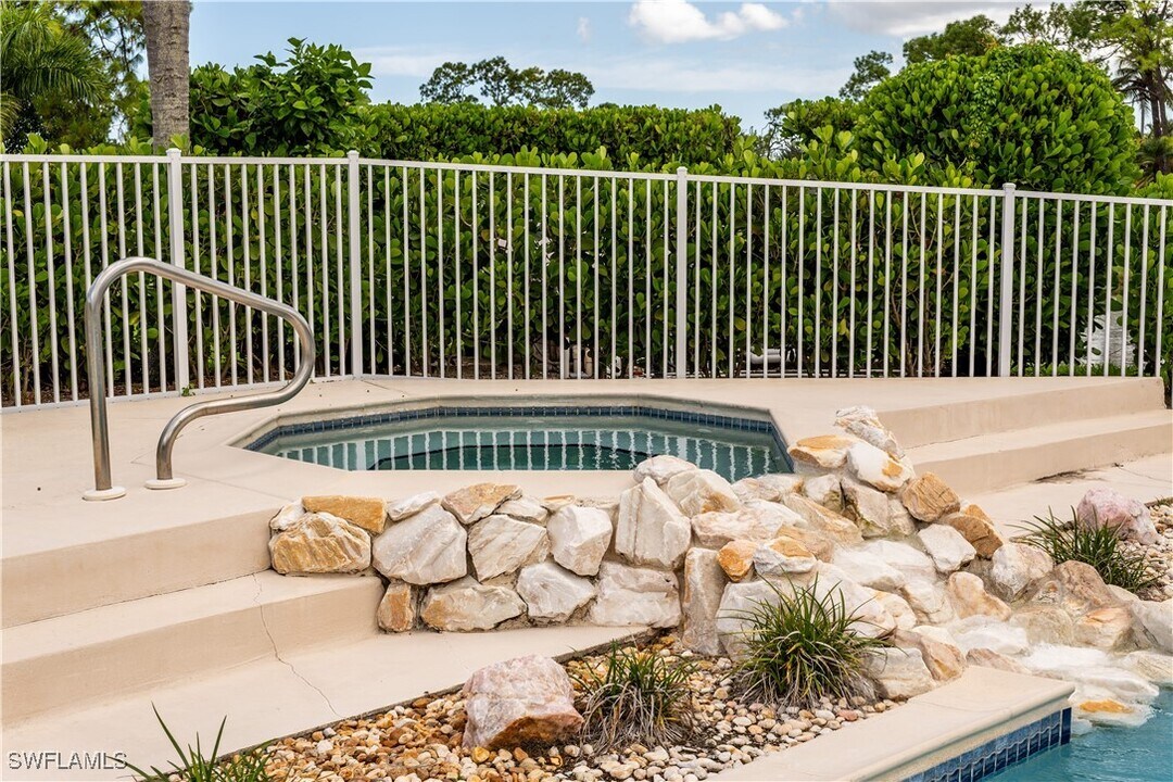 575 Augusta Blvd in Naples, FL - Building Photo