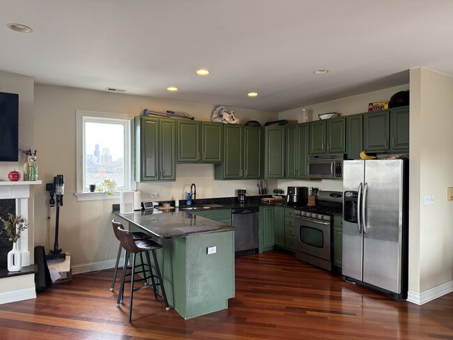2303 W Washington Blvd, Unit 4 in Chicago, IL - Building Photo - Building Photo