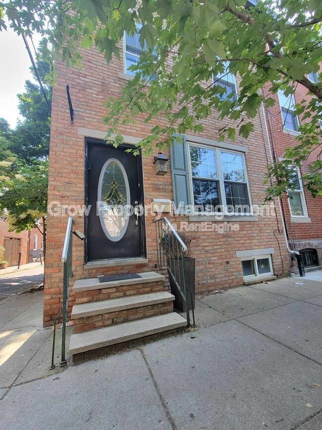 property at 1019 S 10th St