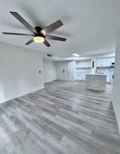 1220 Wildwood Lakes Blvd, Unit 108 in Naples, FL - Foto de edificio - Building Photo