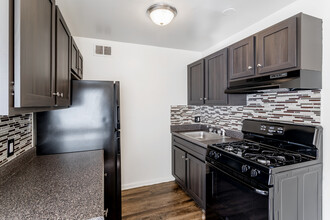 Park Terrace Apartments in Rockville, MD - Building Photo - Interior Photo