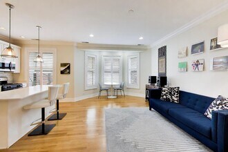 1701 N Crilly Ct in Chicago, IL - Building Photo - Building Photo