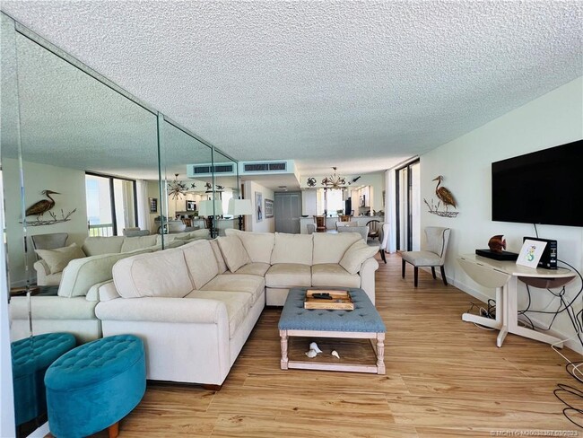 9900 S Ocean Dr in Jensen Beach, FL - Building Photo - Building Photo