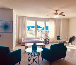 2221 Yellowhammer Rd in Denton, TX - Foto de edificio - Building Photo